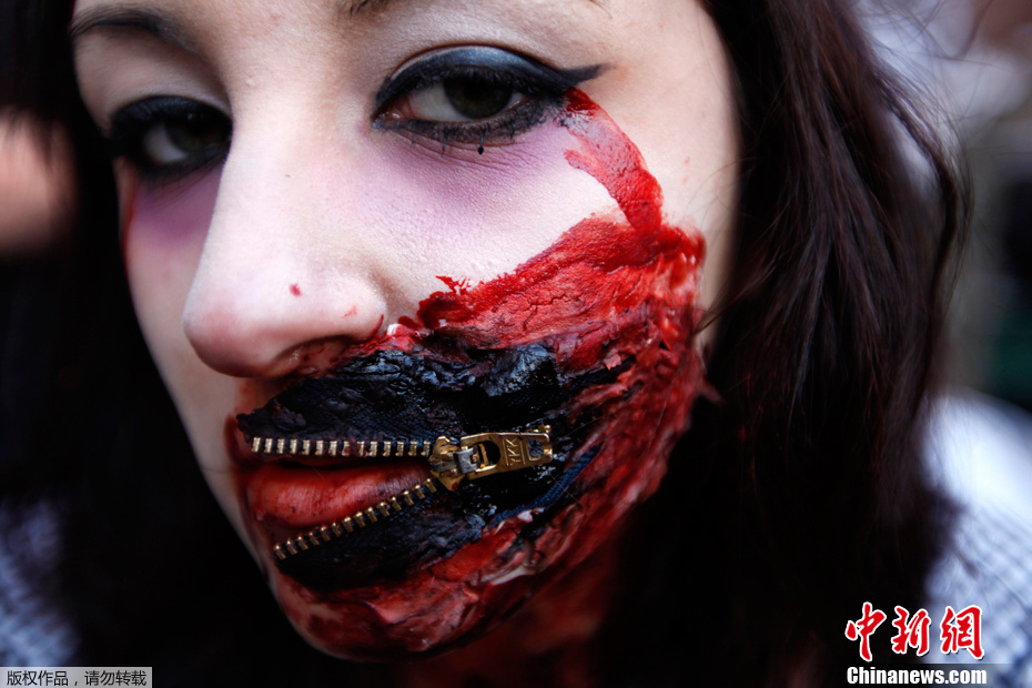 巴西举行僵尸大游行鬼神出没市中心