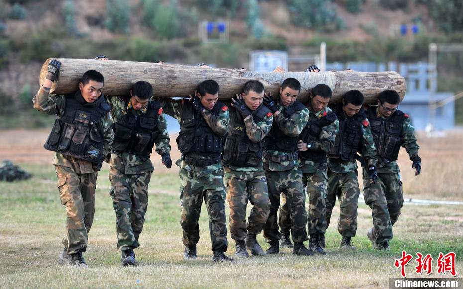 武警云南总队对特战队员进行魔鬼训练