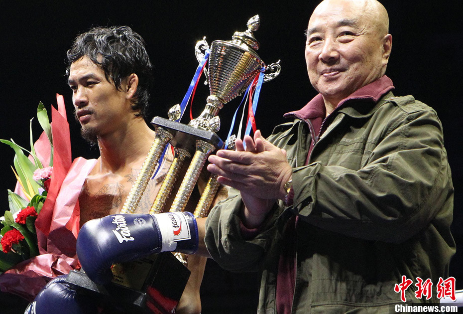 中国小旋风康恩战胜日本流线拳