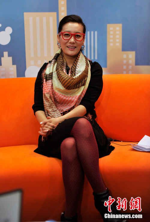 谭晶做客中新网视频访谈