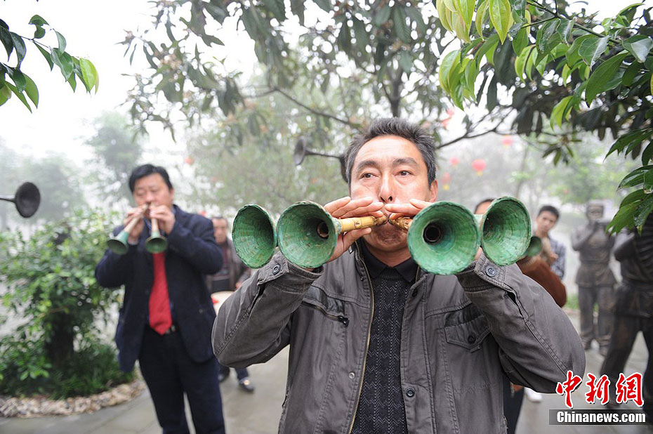四川达州农民鼻子吹唢呐秀绝技