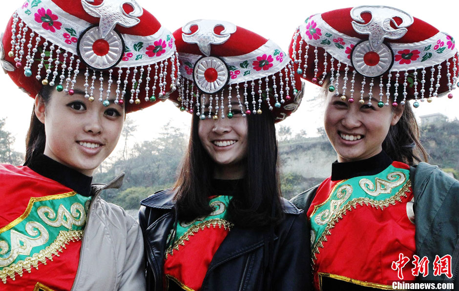 首届中国少数民族模特大赛精彩纷呈-中新网