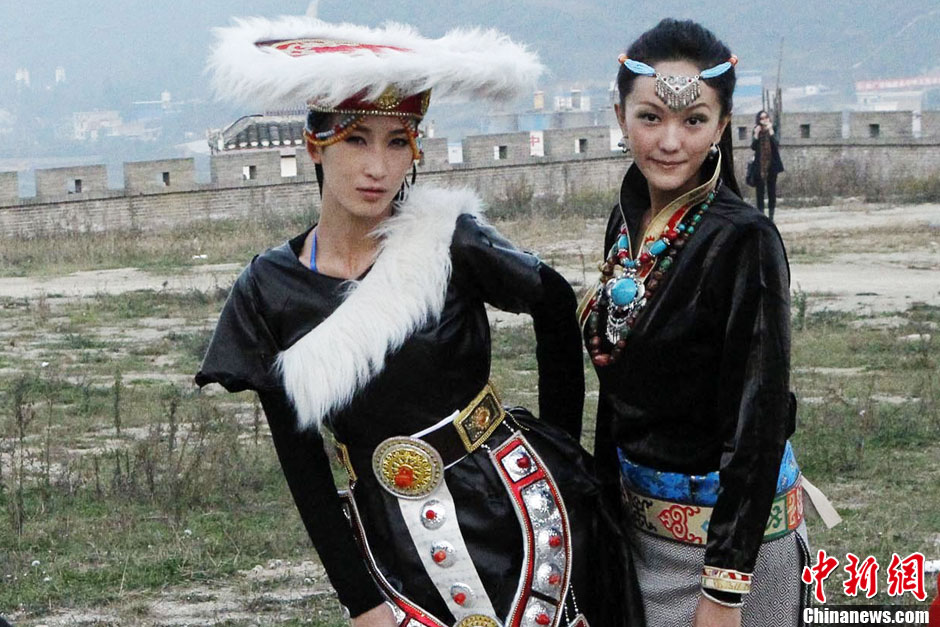 首届中国少数民族模特大赛精彩纷呈-中新网