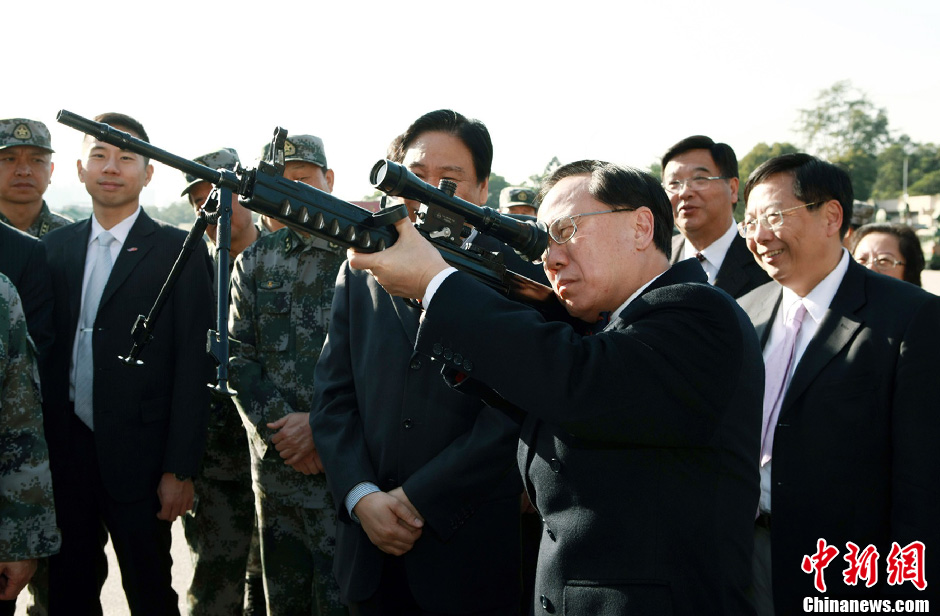 驻香港部队举行新装备展示活动811