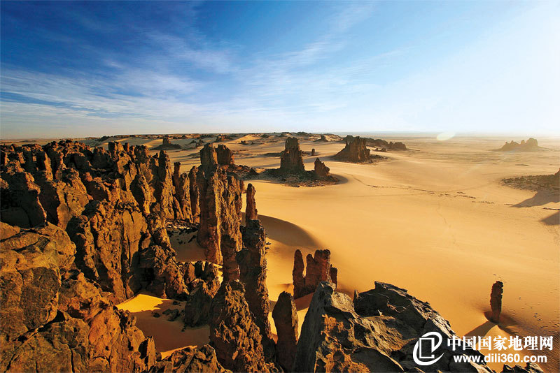 怪石出没的撒哈拉沙漠奇景