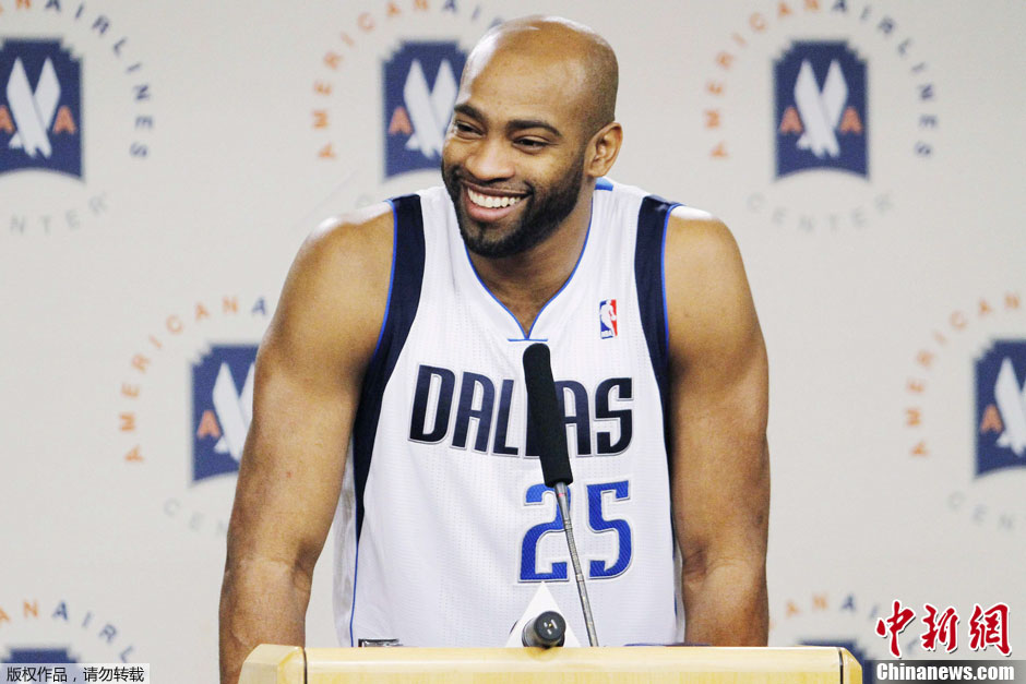 卡特亮相小牛媒体日轻松回答记者提问