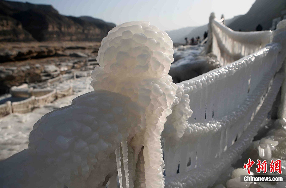 黄河壶口瀑布冰凌成型