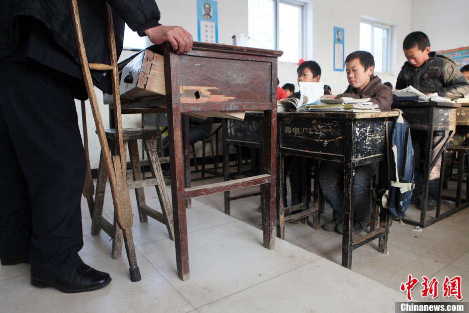 山村贫困小学的脊梁