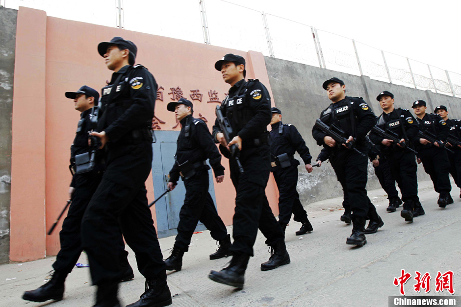 洛阳特警狱警共筑高墙内反恐体系