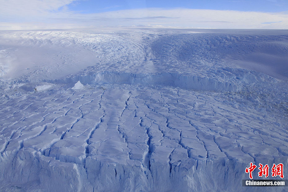 直升飞机航拍南极美景