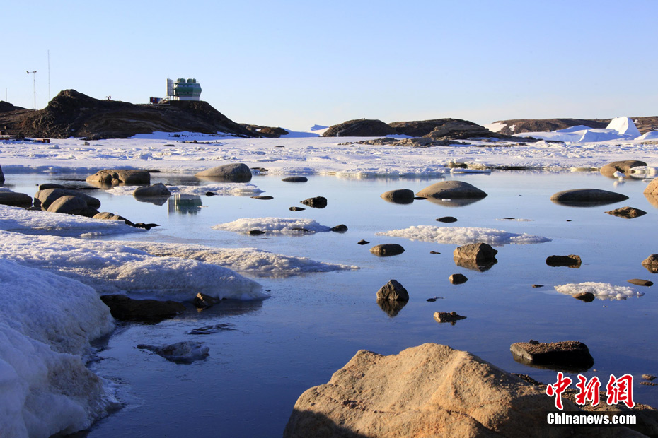 南极迎来盛夏 中山站所在普里兹湾海冰开始融化