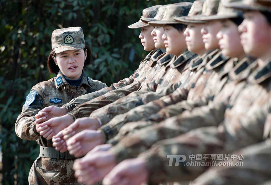 �����µ��±�Ӫ��ѧ��Ů��