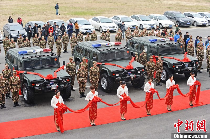 �人����������ԽҰ�������侯���ӷ���