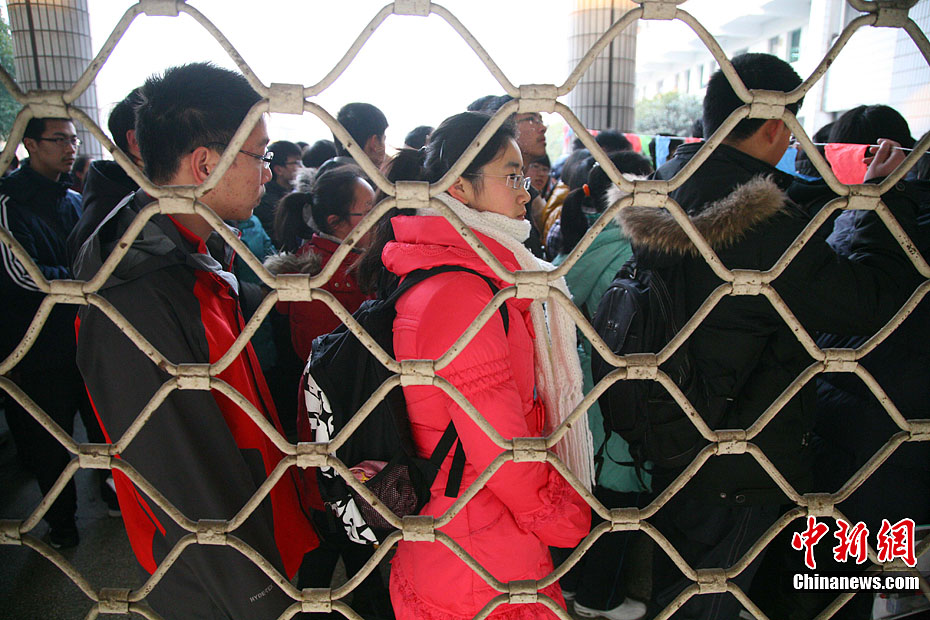 ��У����������������