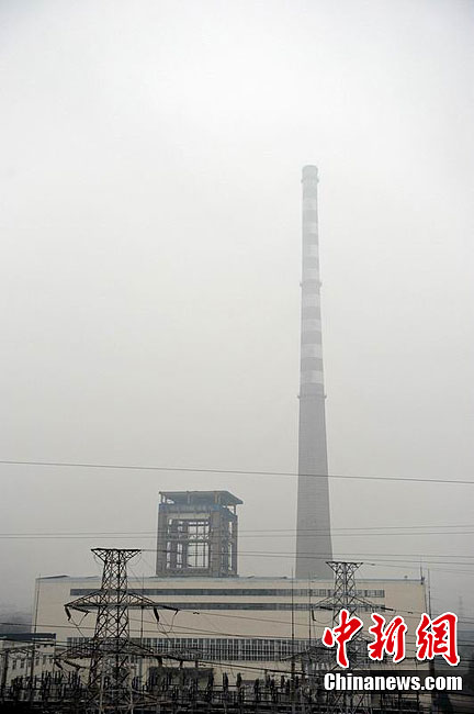 南昌“第一高烟囱”爆破拆除 高达210米