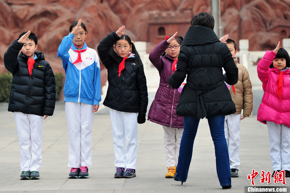 ��Сѧ��½����ѧ �����ٴ�����Ů�������͸�