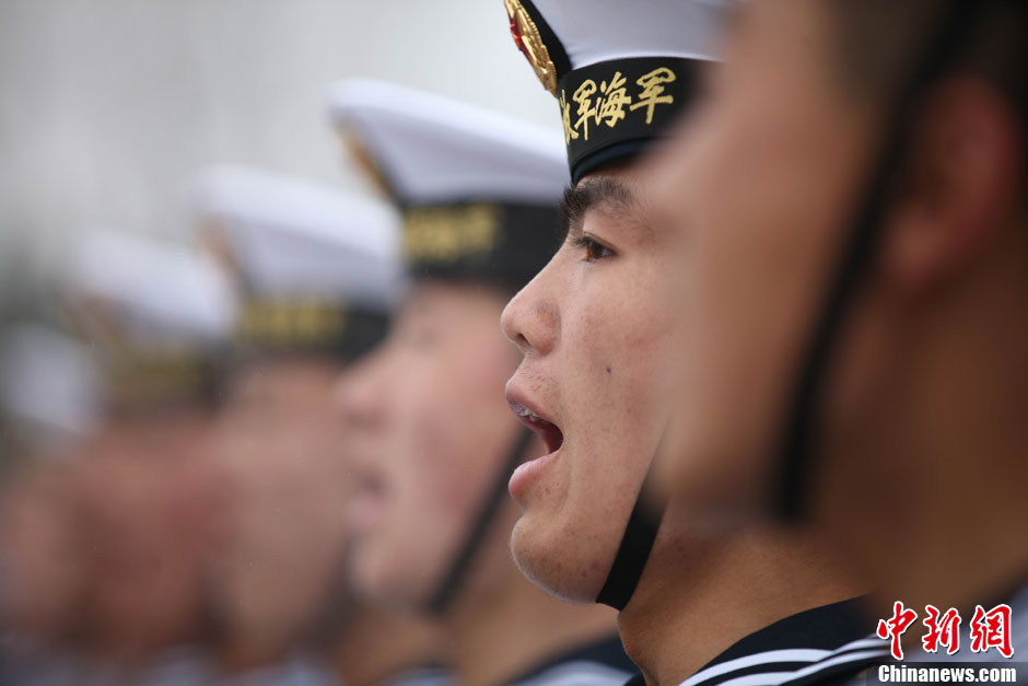 3月5日,海军北海舰队某训练基地隆重举行2012年新兵入伍教育训练结业