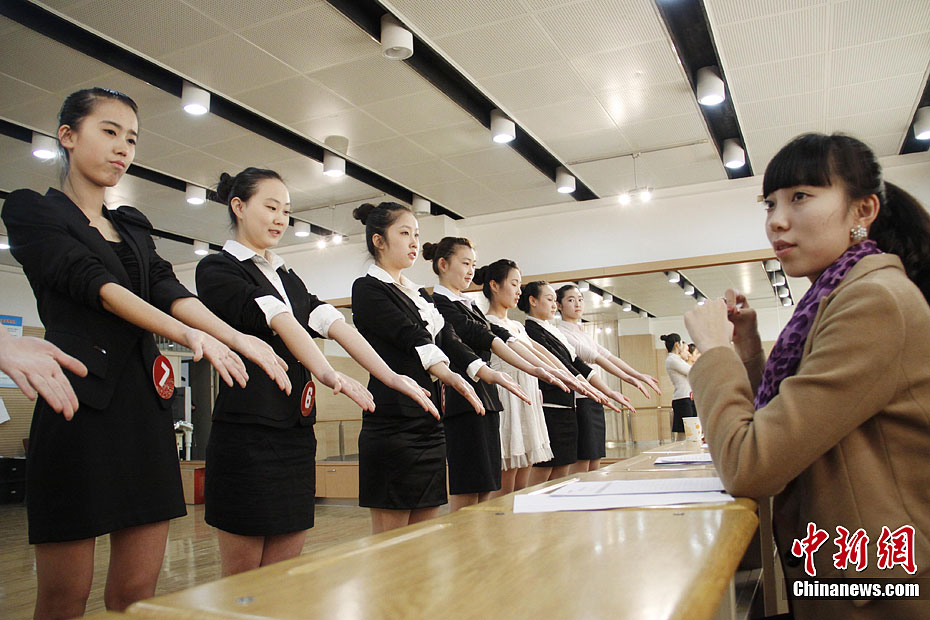 ��90����Ů��ѧ����Ƹ�����ճ�