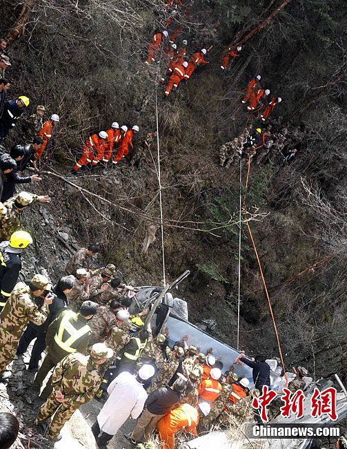 四川阿坝州境内发生车祸