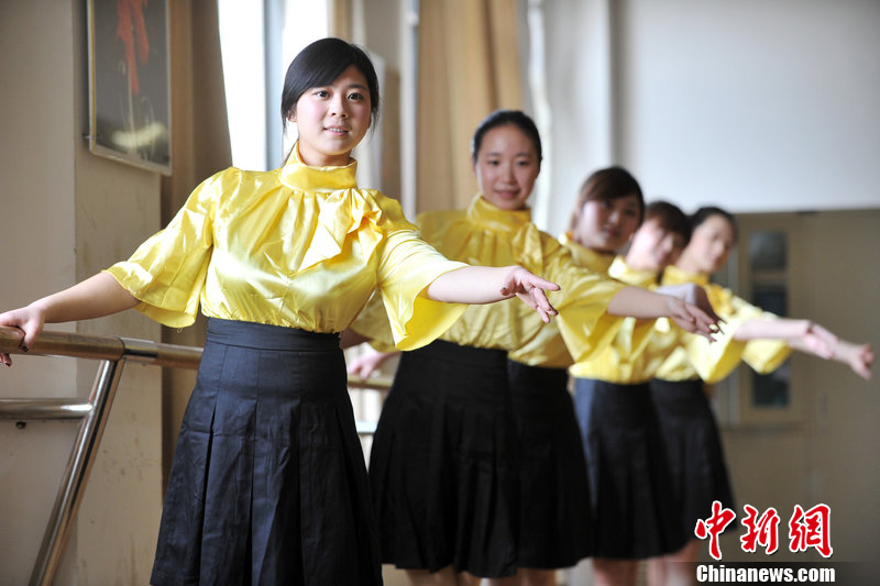 �人��֯��ѧ��Ů�ࡰ���ơ���Ů