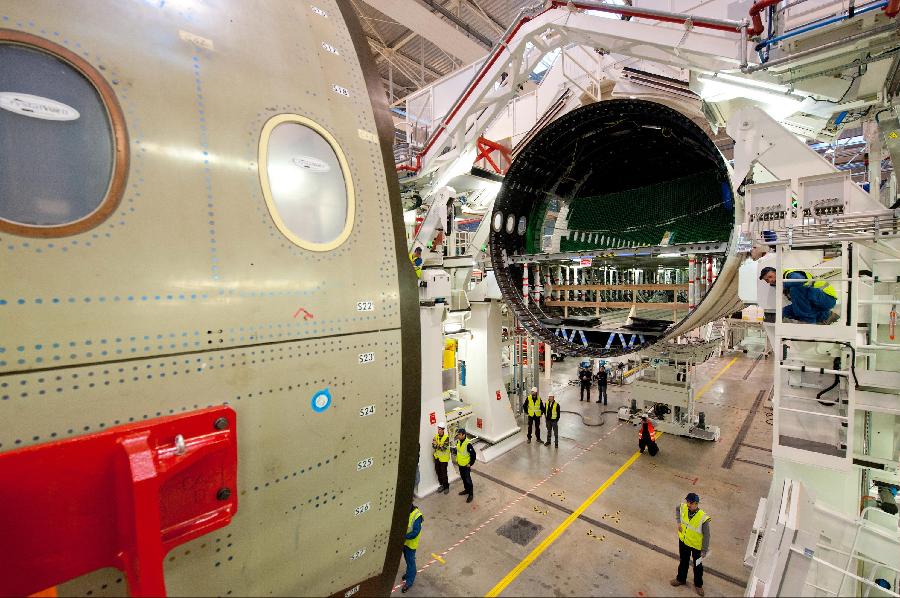 �տ͵�һ��A350������ɻ���ʼ��װ 