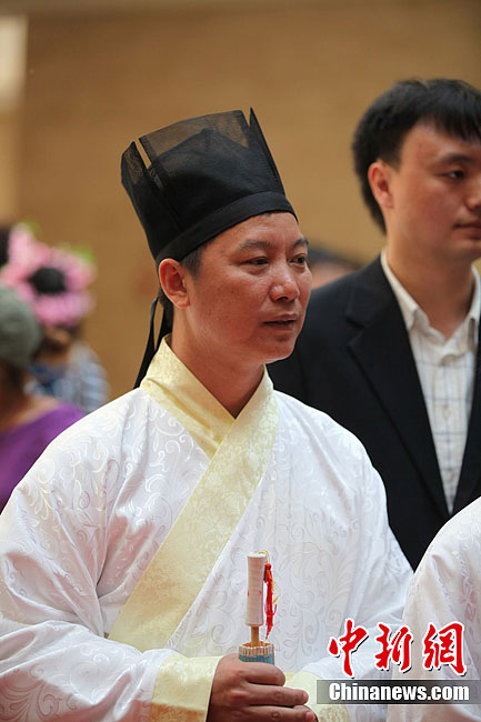 汉服爱好者洛阳博物馆中秀汉服