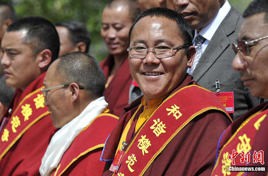 西藏表彰和谐模范寺庙和爱国守法先进僧尼