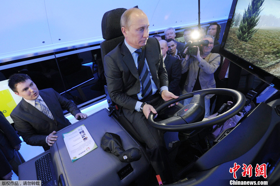 图刊百变硬汉火车司机普京