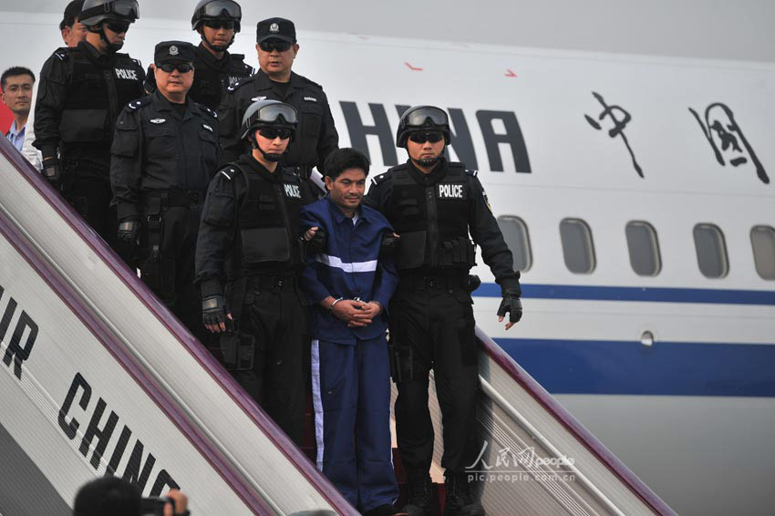 金三角大毒枭糯康被押解至北京