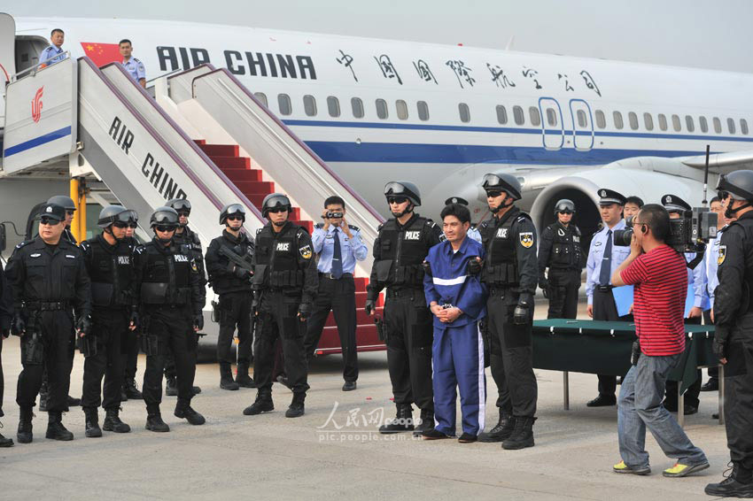 金三角大毒枭糯康被押解至北京