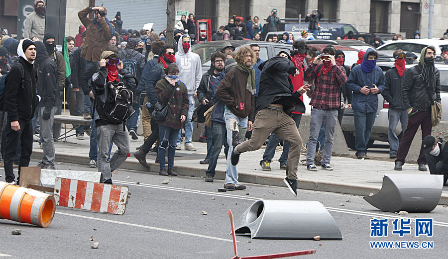 当地时间2012年5月11日,加拿大蒙特利尔,加拿大魁北克大学的学生举行