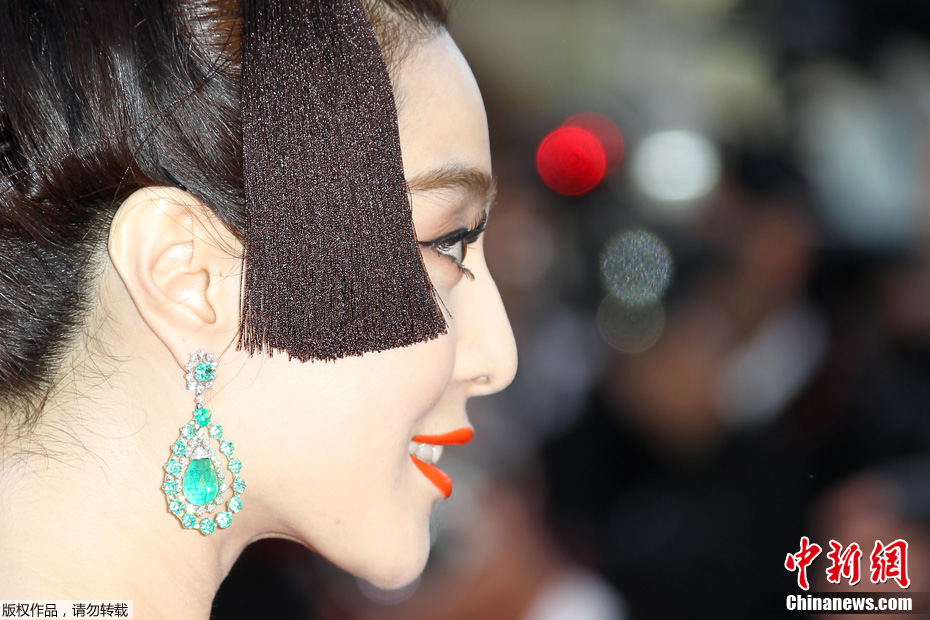 ��ɵ�Ӱ�ڿ�Ļ ��������CHINA�ɡ���ȹ����