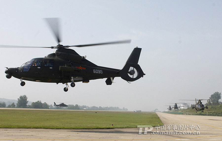 空降兵某直升机大队进行实弹射击训练34