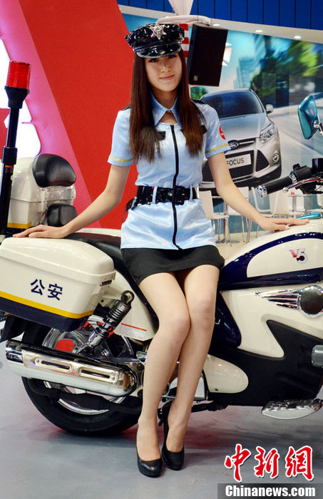 �ԸС�Ů���������й����ʾ���װ��չ