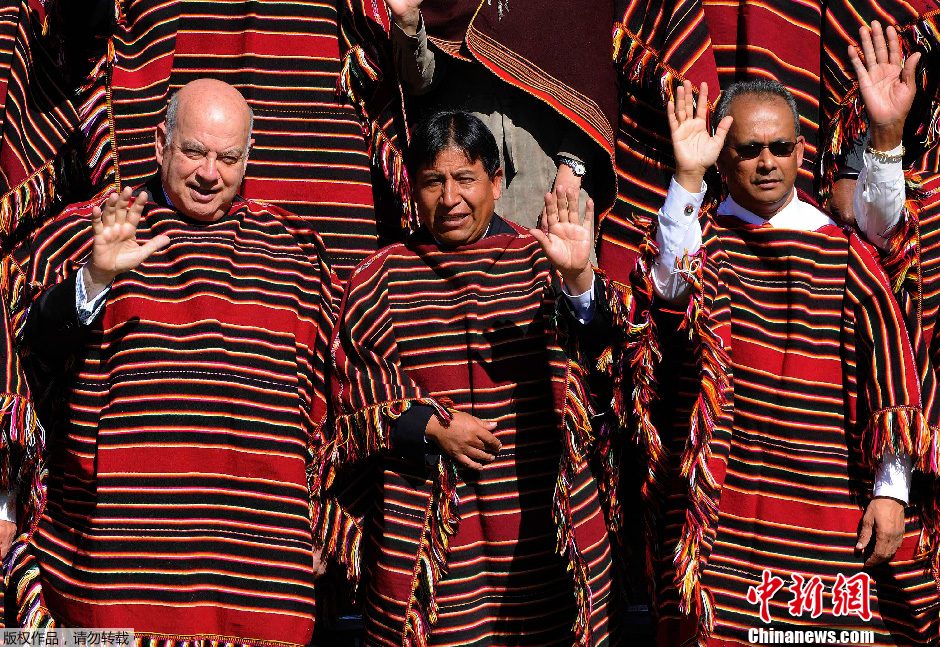 美洲国家组织大会召开领导人集体穿斗篷颇具特色