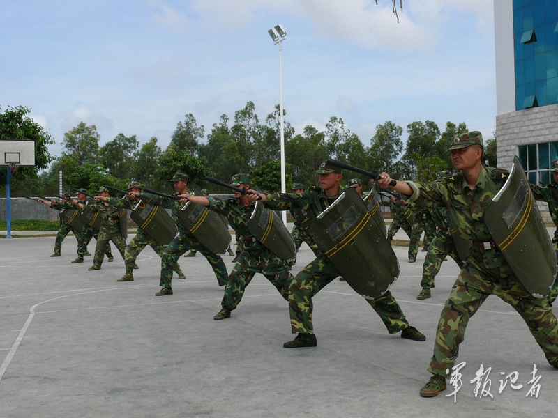 中国最南端的陆军预备役连队景区巡逻613
