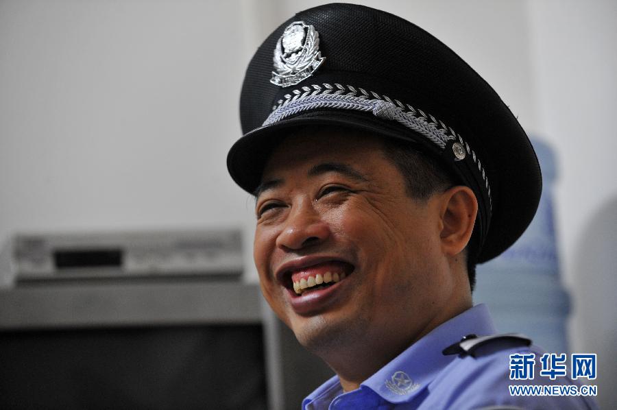 图片故事轮椅上的微博禁毒警察18