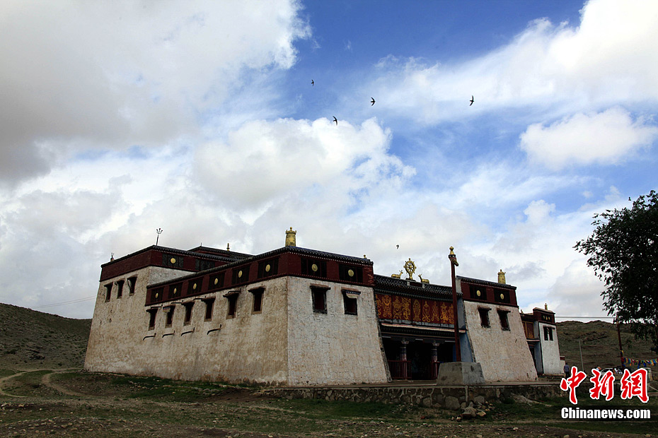 神九任务主着陆场准备就绪科技人员进行气象会商