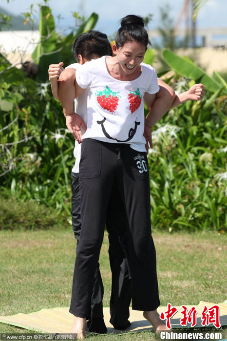 高温下拍101次求婚林志玲片场教黄渤练瑜伽