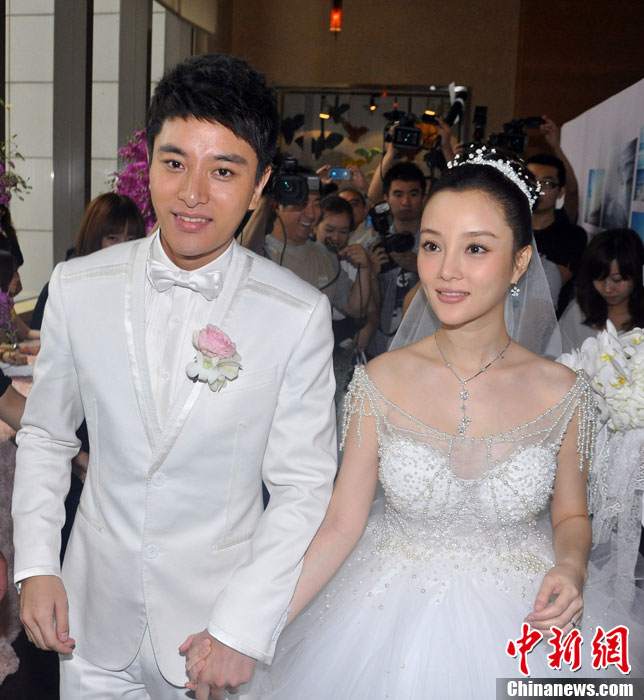 李小璐贾乃亮大婚现场执子之手与子偕老