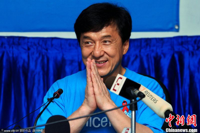 联合国儿童基金会活动成龙与孩子们互动不断