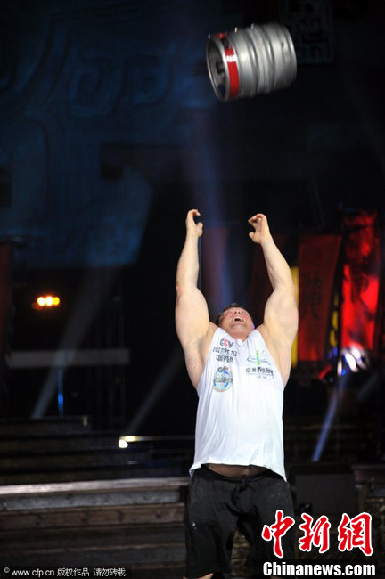 2012世界大力士中国争霸赛选手秀肌肉一较高下