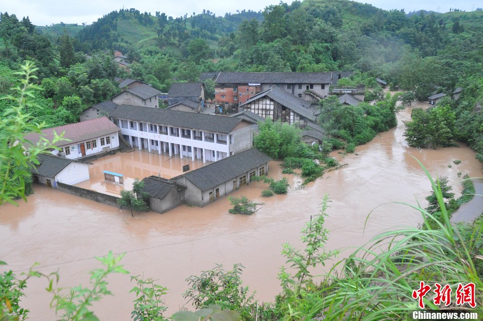 四川大竹暴雨洪水中转移疏散180余人