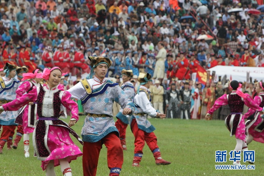 蒙古国举行那达慕欢度国庆节