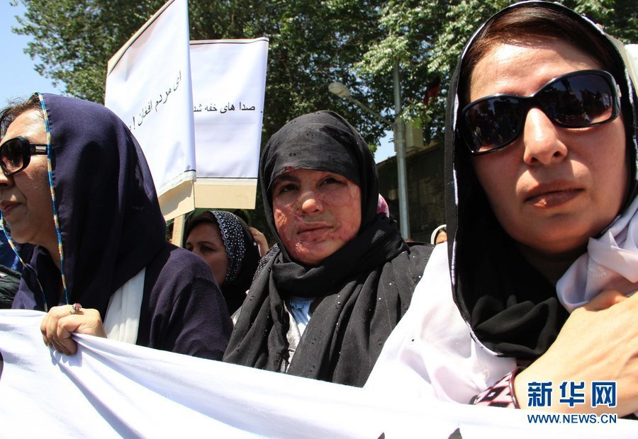 阿富汗女性抗议塔利班对不贞女子执行枪决