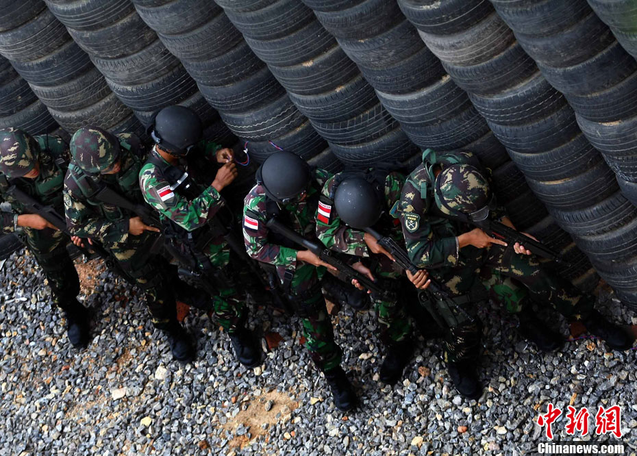 利刃2012中国印尼特种部队举行反恐联合训练