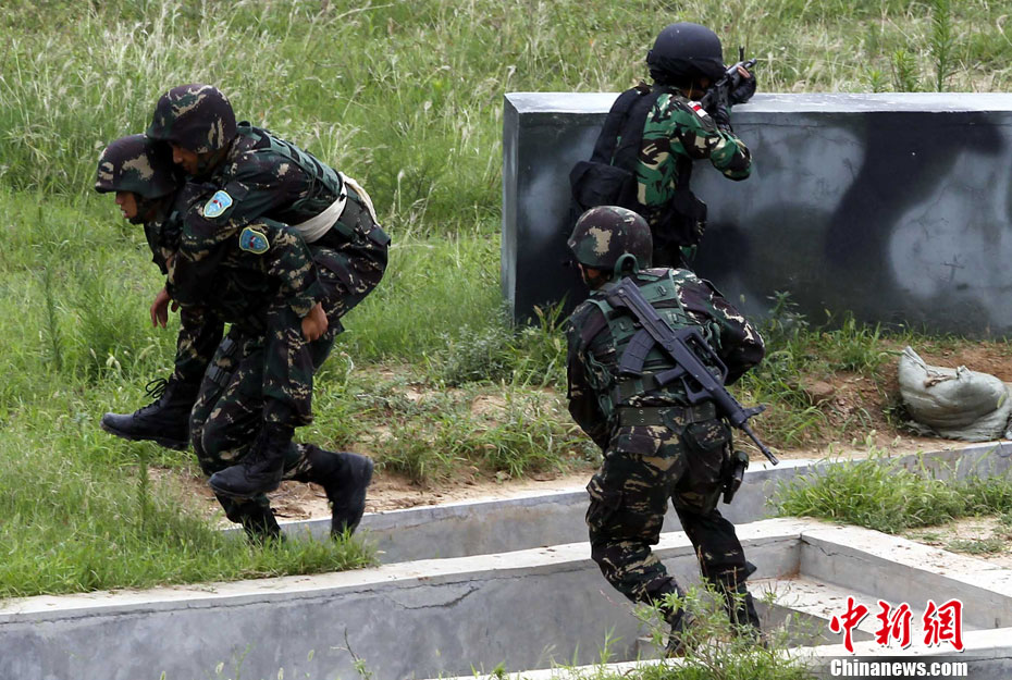 "利刃-2012"中国印尼特种部队举行反恐联合训练