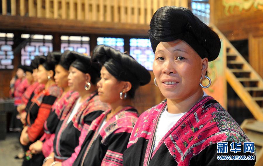 天下第一长发村广西红瑶女的顶上风情