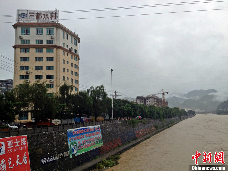 贵州大部普降强降雨 三都县都柳江水位超警戒线