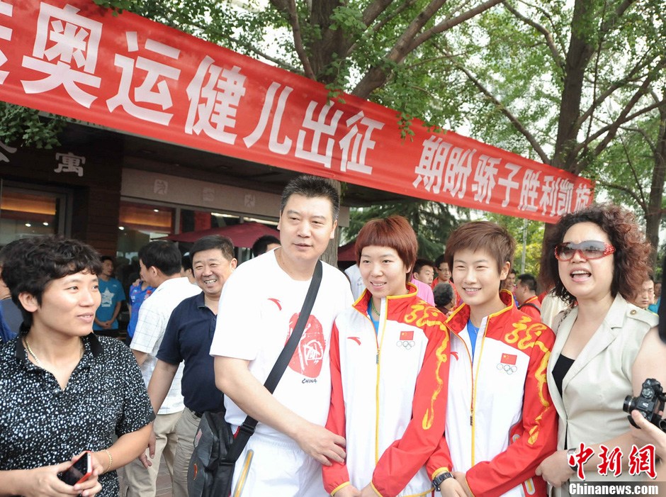 中国乒乓球队出征伦敦奥运会
